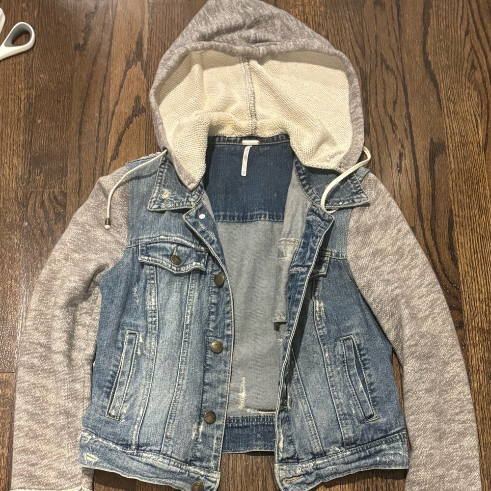 Free People distressed Denim Jacket with gray Sleeves - Picture 8 of 8
